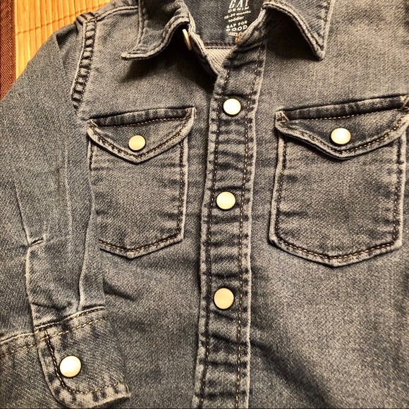 Toddler GAP soft denim shirt - 18-24 months - Picture 2 of 5